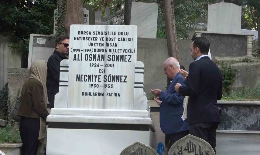 Bursa'nın sanayi tarihine iz bırakan Ali Osman Sönmez mezarı başında anıldı