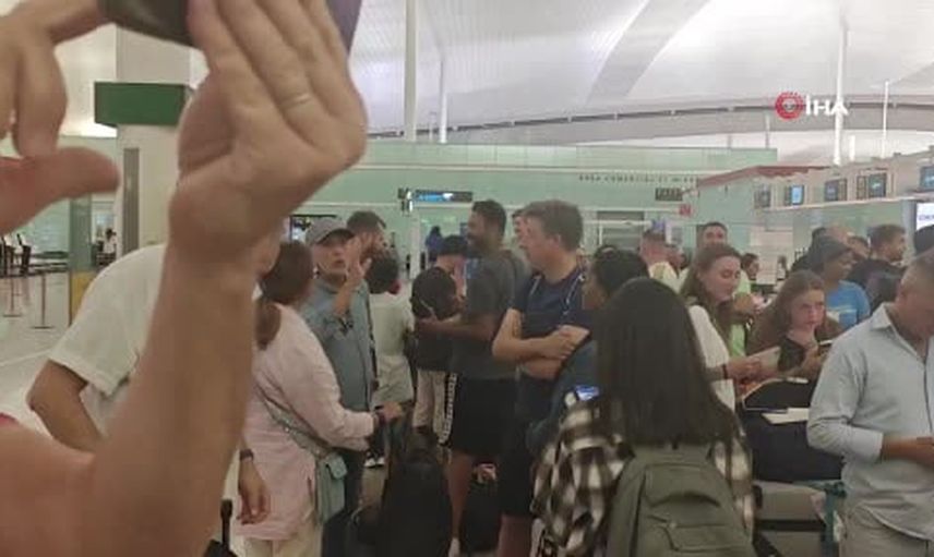 Katalonya'yı vuran sağanak barcelona-el prat'ta 100'den fazla uçuşu iptal ettirdi