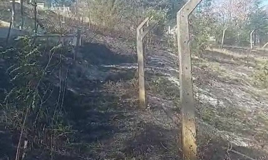 Kastamonu'da otluk yangını mezarlığa sıçradı, bazı mezarlar zarar gördü