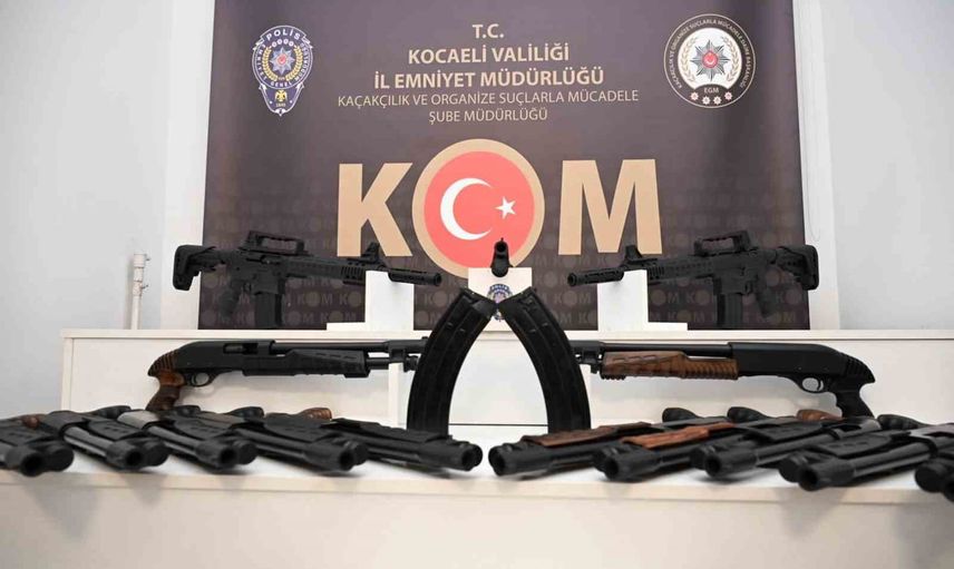 D-100 kara yolunda 25 yivsiz av tüfeği ele geçirildi