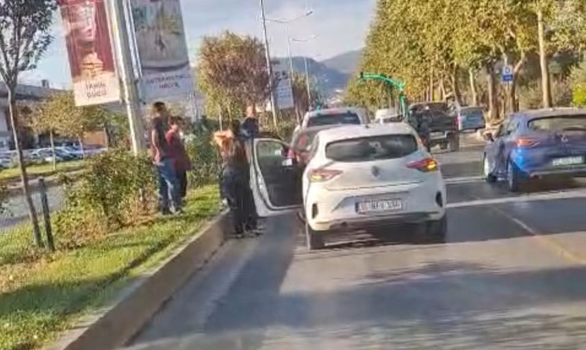 Zincirleme kaza Menteşe'de üç araçta maddi hasar oluştu