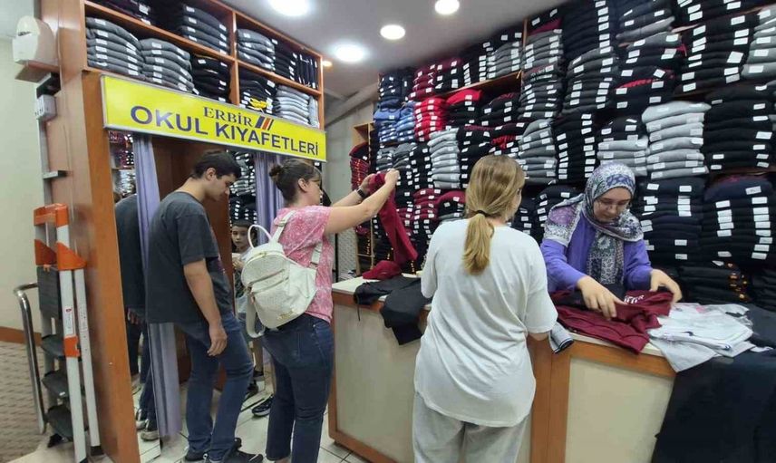 Armalı okul kıyafetleriyle güvenlik ve bütçe odaklı yeni dönem