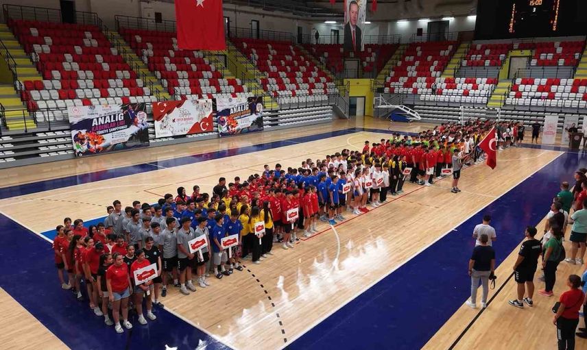 Geleceğin hentbolcuları Kırıkkale'de şampiyonluk için sahada
