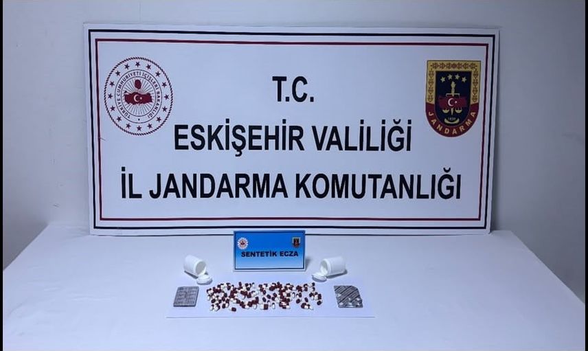 Otobüs kontrolünde 128 sentetik ecza hapı ele geçirildi, zanlı tutuklandı