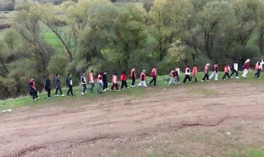Genç TEMA gönüllüleri Muş'ta 5 kilometrelik doğa yürüyüşüyle erozyona dikkat çekti