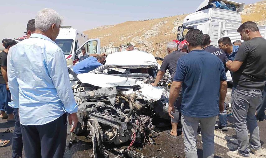 Arat Dağı'nda kafa kafaya çarpışma: itfaiye zamanla yarıştı
