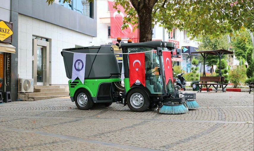 Tavas'ta temizlik seferberliği: filo yeni zemin süpürücüyle güçleniyor