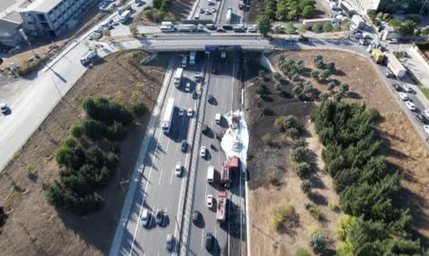 Esenyurt TEM otoyolunda seyir halindeki tır alev alarak küle döndü