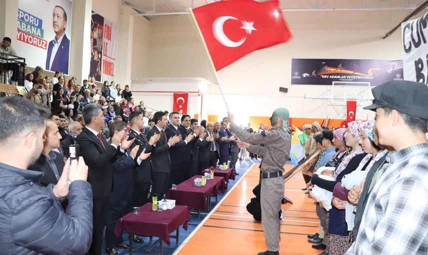 Selendi'de cumhuriyet sevinci gençlik merkezini doldurdu