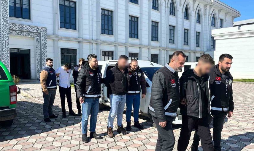 Bakışma tartışması restoranda kanlı kavgaya dönüştü