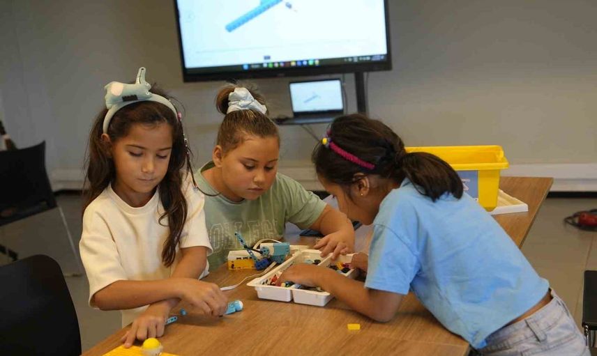 Kartal'da çocuklar LEGO ile kodlamayı Makina Hangar'da keşfetti