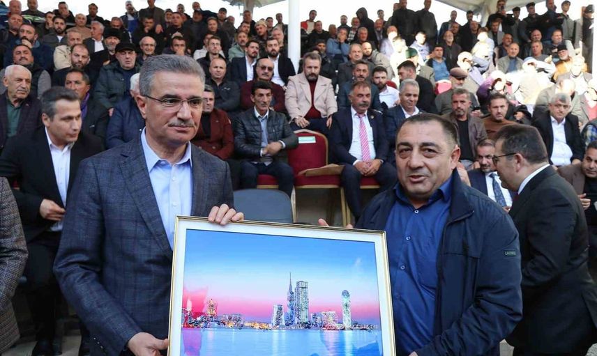 Uzundere'de cumhuriyet coşkusu başpehlivan Aktürk finalde ipi göğüsledi
