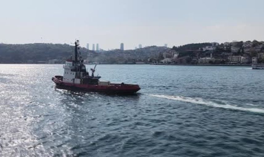 İki saldırı mağduru gemi eskort eşliğinde İstanbul Boğazı'ndan Yalova tersanelerine sevk edildi