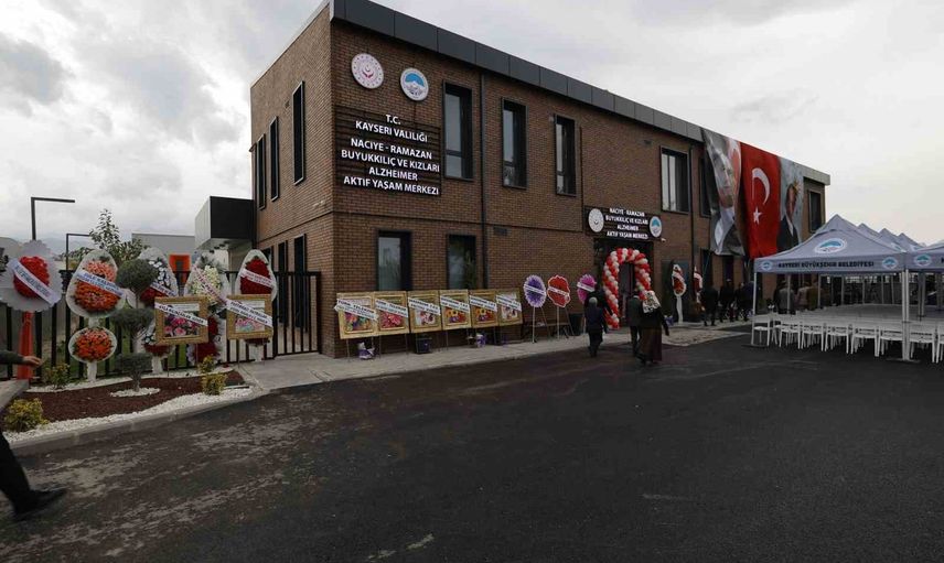 Kayseri'ye aile hibesiyle alzheimer aktif yaşam merkezi açıldı