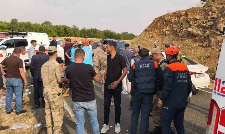 Adaklı kara yolunda minibüs şarampole yuvarlandı: 10 kişi yaralandı