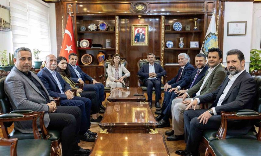 Ziyaretle başlayan diyalog: AK Parti heyeti DBB eşbaşkanlarını ağırladı