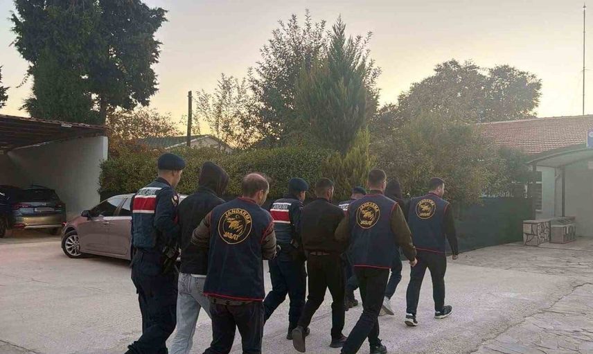 Jandarma JASAT sahte jandarcıları ziynet eşyalarıyla suçüstü yakaladı