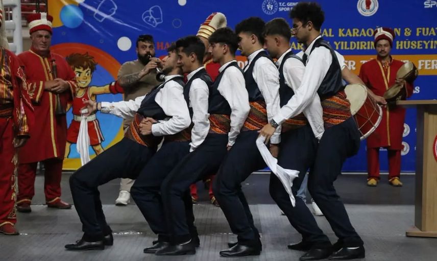 Ufukları yumruklarla çizen gençler: Sivas'ta U-13 ferdi boks şampiyonası sürüyor