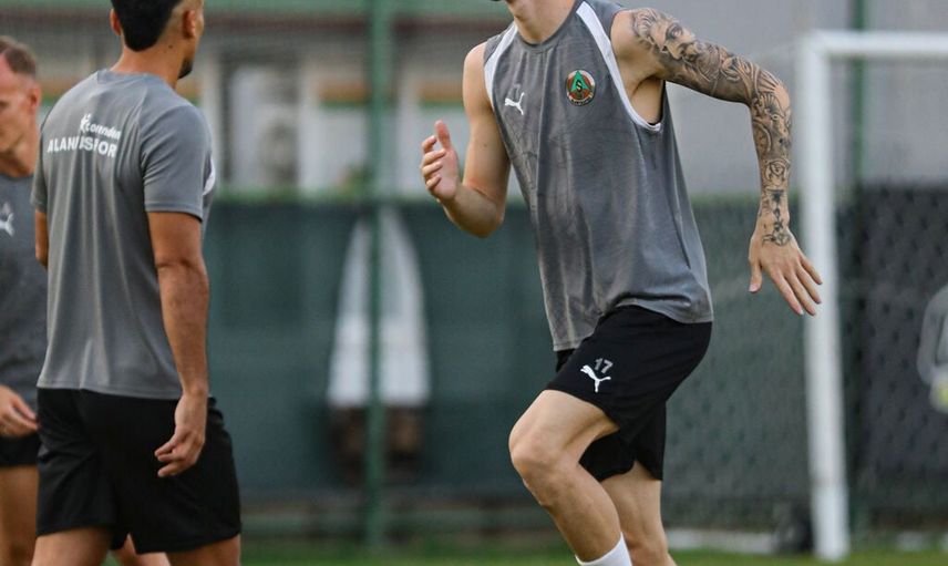 Alanyaspor sahasında Erzurumspor'a taktik ağırlıklı hazırlanıyor