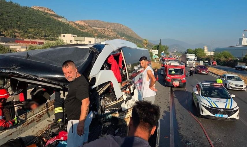 Milas'ta otobüsün arkadan çarptığı tır kazasında 4 kişi yaşamını yitirdi