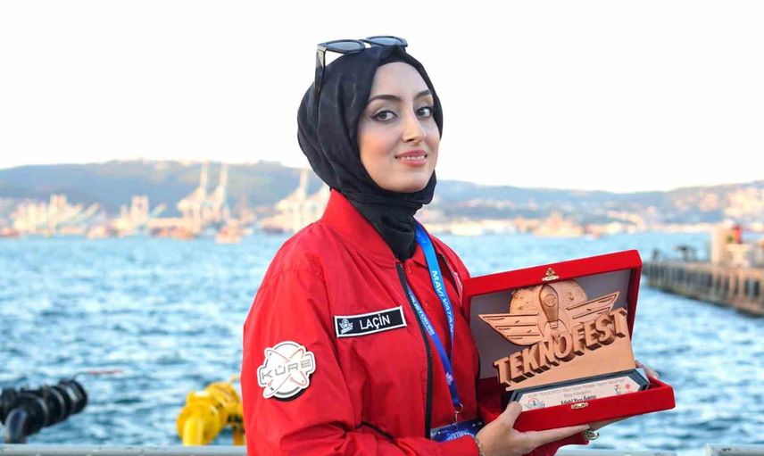 Manisa Celal Bayar Üniversitesi öğrencisi Elif Laçin’e TEKNOFEST Mavi Vatan'da edebi yazı ödülü