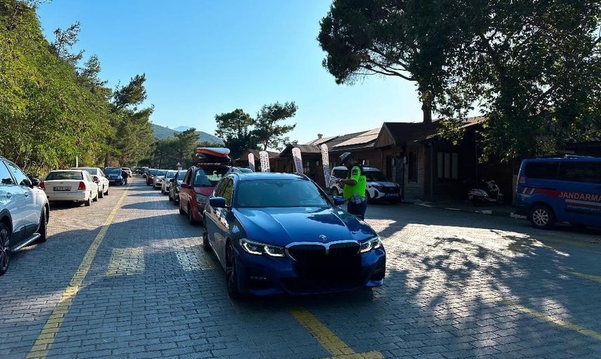 Güzelçamlı çıkışında jandarma alkol denetimleriyle yol güvenliğini güçlendiriyor