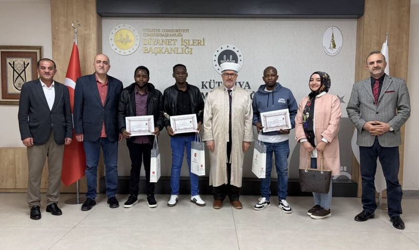 Kütahya'da iş arkadaşlığından inanç yolculuğuna: üç Kenya vatandaşı müslüman oldu