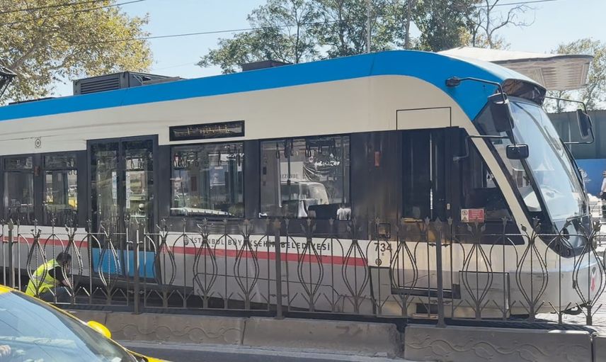 Tramvay Fındıklı İstasyonu'nda raydan çıktı, yolcular tahliye edildi
