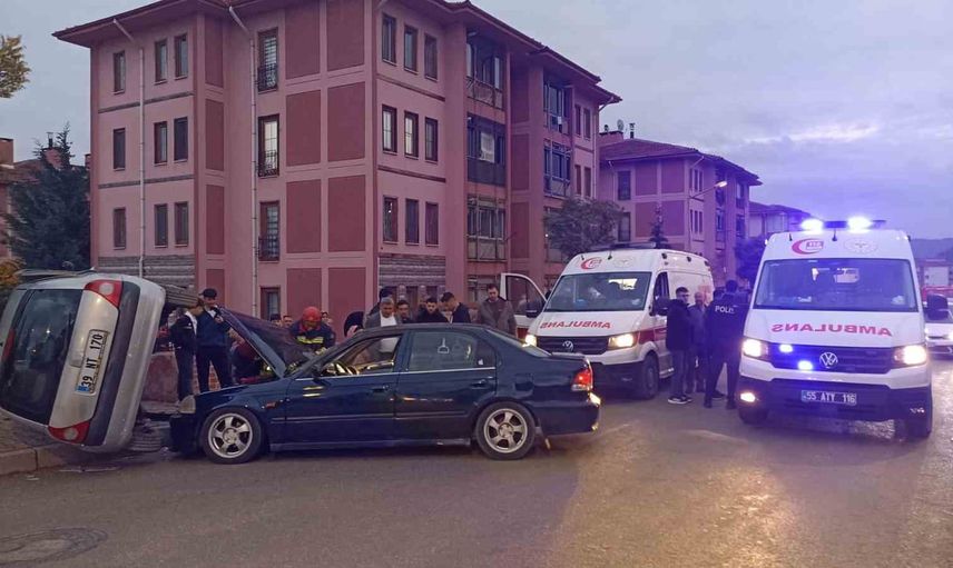 Havza'da iki otomobilin çarpıştığı kazada 4 kişi yaralandı