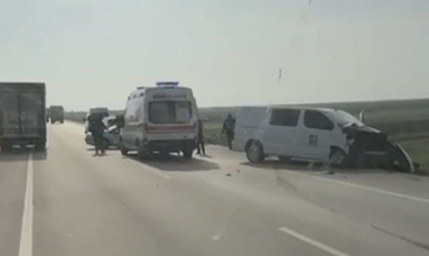 Gönen Bandırma yolunda araçlar çarpıştı: üç kişi hastaneye kaldırıldı