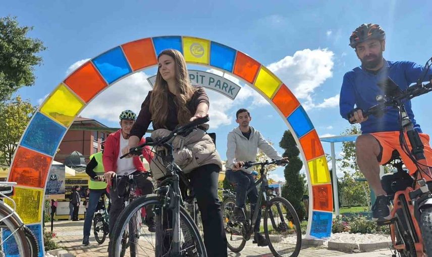 Eskişehir'de haftalık sürüşte trafikte bisiklet güvenliği öne çıktı