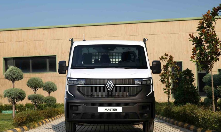 Renault Master, minibüs ve açık kasa kamyonetle profesyonel kullanıma odaklanıyor