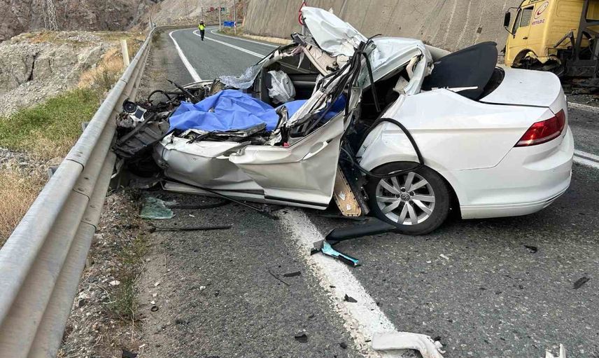 Sebzeciler mevkiinde çarpışma: otomobil sürücüsü hayatını kaybetti
