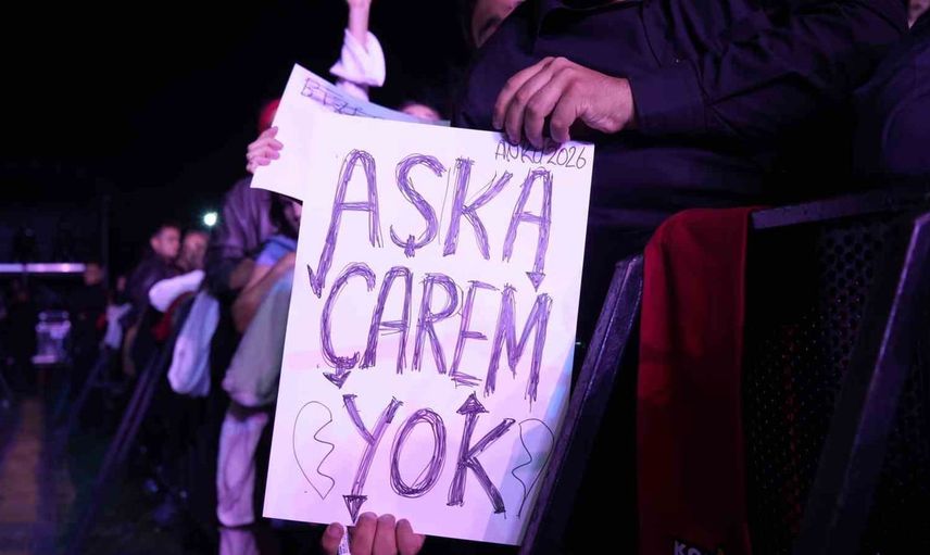 Gençlik sahnesi geri döndü: Athena KoçFest kapsamında Ankara Üniversitesi'nde 20 binle buluştu