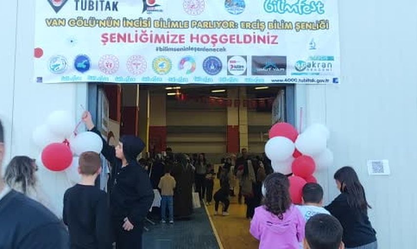 Öğretmen çiftin öncülüğünde Erciş'te bilim heyecanı yayıldı