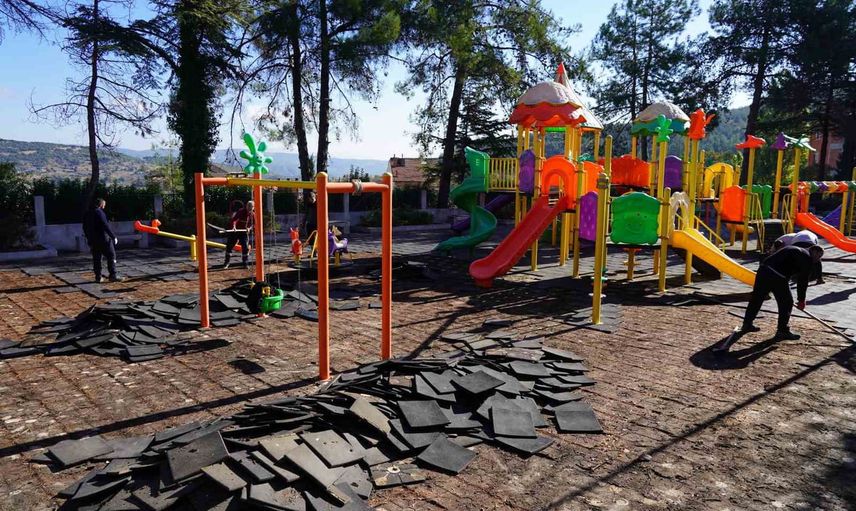 Milli Egemenlik Parkı’nda oyun ve dinlenme alanları modernize ediliyor