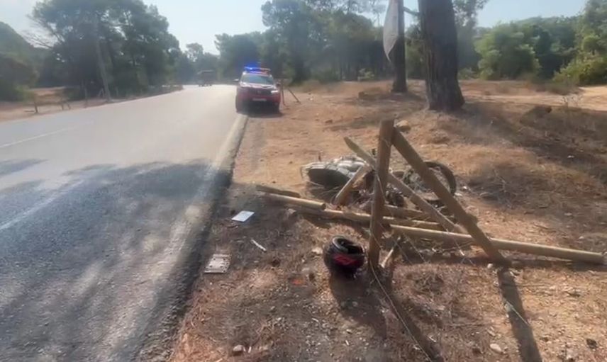 Manavgat'ta orman kenarındaki tel çite çarpan motosiklet iki kişiyi yaraladı