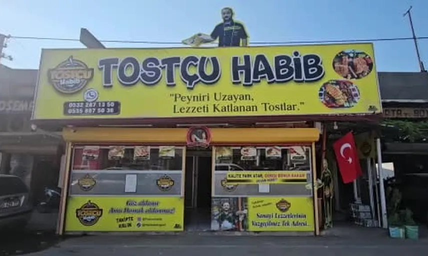 Tostçu Habib'in duvarında hatıralar asılı: 14 yılda yüzlerce fotoğraf