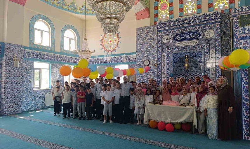 Edremit Şehitlik Camii'nde yaz Kur'an kursları sona erdi