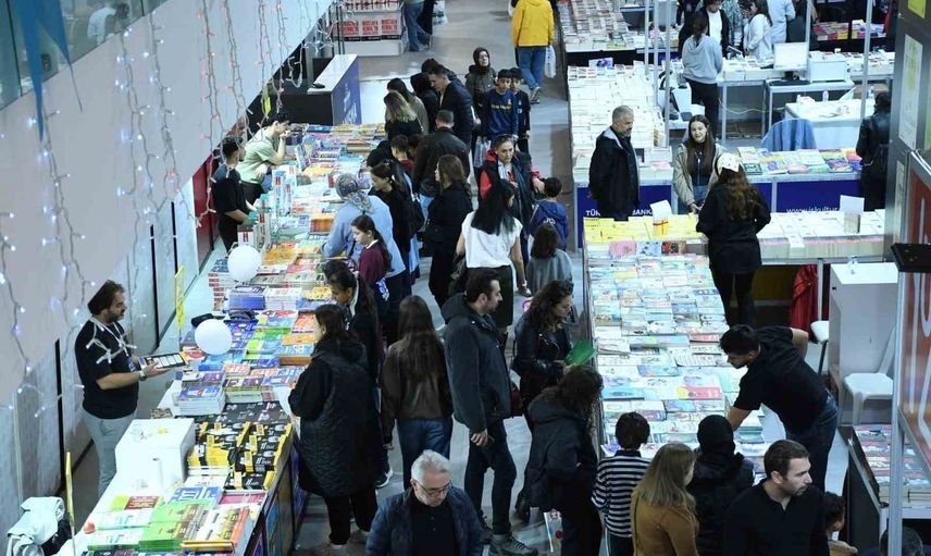 Avlu'da kültür şöleni: Balıkesir kitap fuarı 10 günde 216 bin kişiyi ağırladı