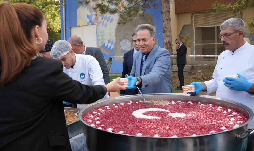 İnönü'de sofralar birleşti: aşureyle güçlenen üniversite dayanışması