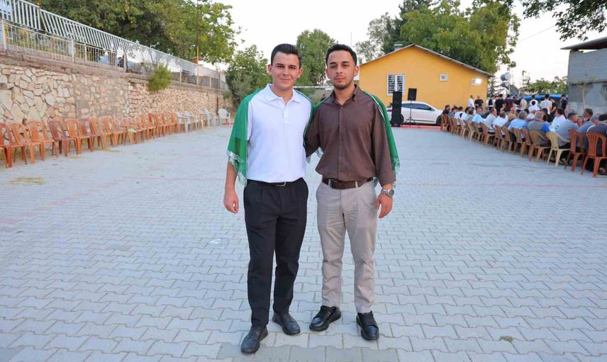 İkiz kardeşlerin aynı kışlada omuz omuza vatani görev sevinci