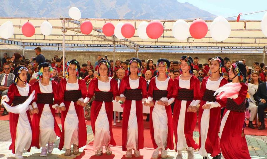 Geleceğe ilk adım: ilköğretim haftası Hakkari'de coşkuyla başladı