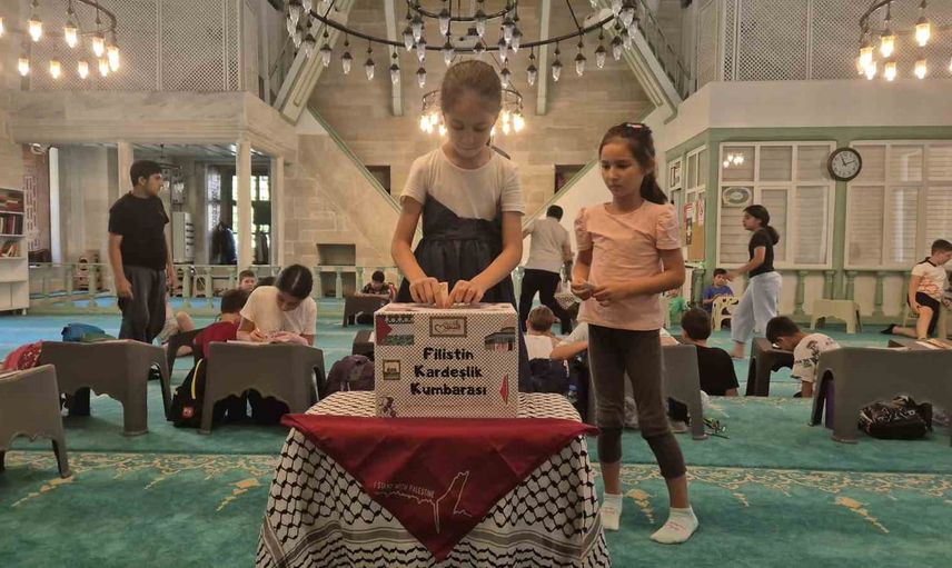 Kumbaralarını kardeşleri için açtılar: yaz Kur'an kursu öğrencilerinden Filistin'e destek