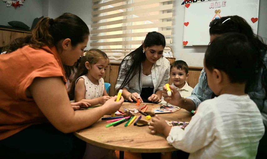 Minik mezunların günü: Kuşadası'nda 20 çocuk okul öncesini tamamladı