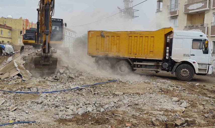 Silopi'nin köylerinde metruk yapılara veda