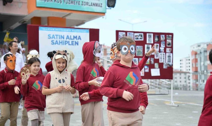 Miniklerden sokak dostlarına renkli sevgi dersi