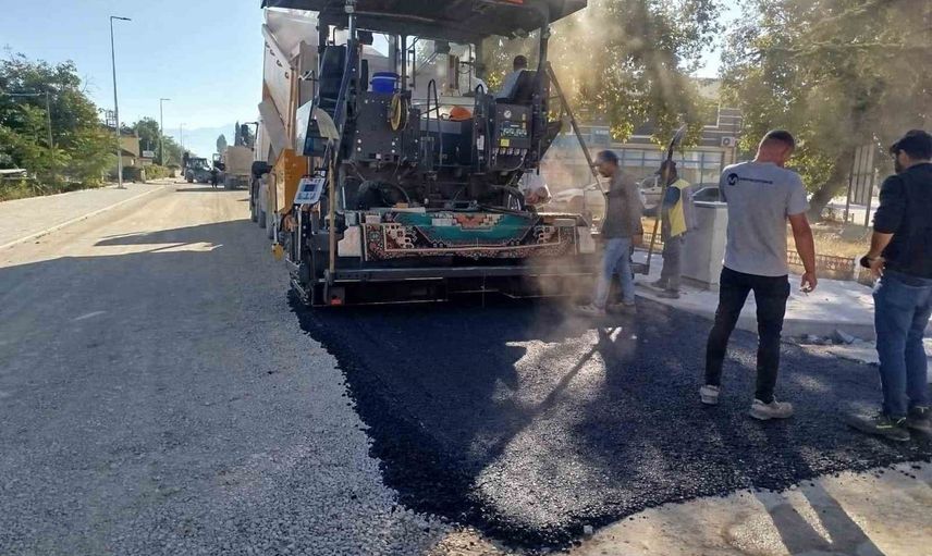 çivril'de 20 yıllık bekleyiş sona erdi: ışıklı-değirmenönü caddesi hizmete açıldı