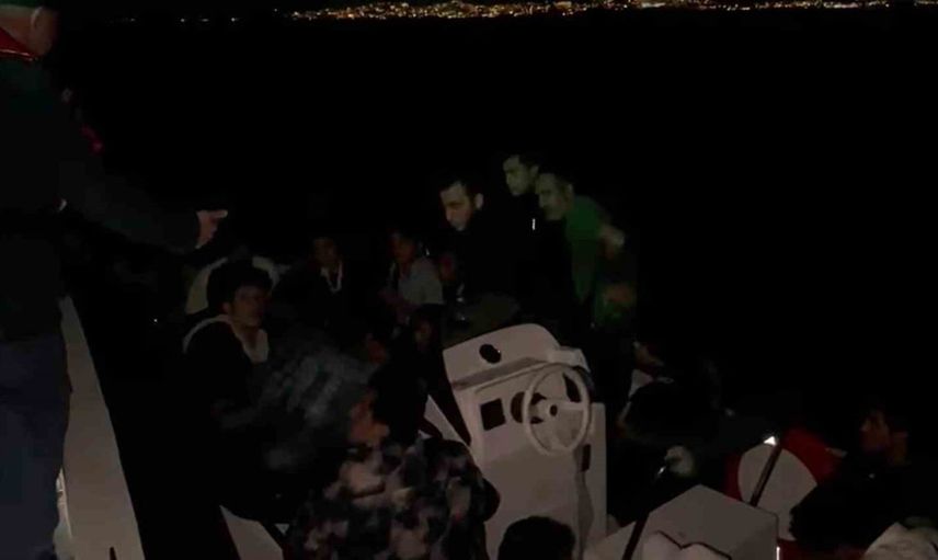 Mobil radar Kuşadası açıklarında lastik bottaki 24 düzensiz göçmeni ortaya çıkardı
