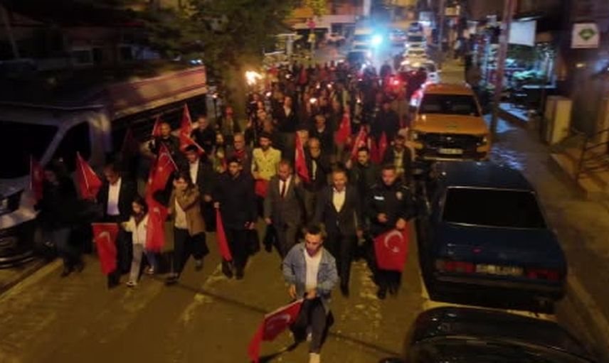 Saimbeyli sokaklarında meşalelerle 106 yıllık gurur